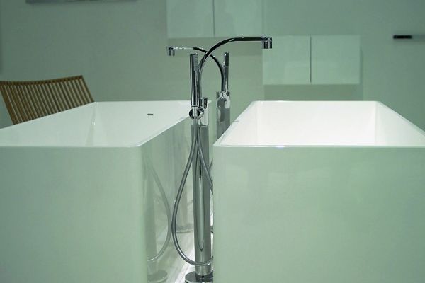 112580 · Serie ONE Wannen Füll und Brausebatterie, freistehend mit Handbrause und Mischer H = 900mm, CHROM 112580 · Serie ONE Wannen Füll und Brausebatterie, freistehend mit Handbrause und Mischer H = 900mm, CHROM